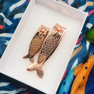 👗5/$25 NWOT Mermaid Love Nail Duo